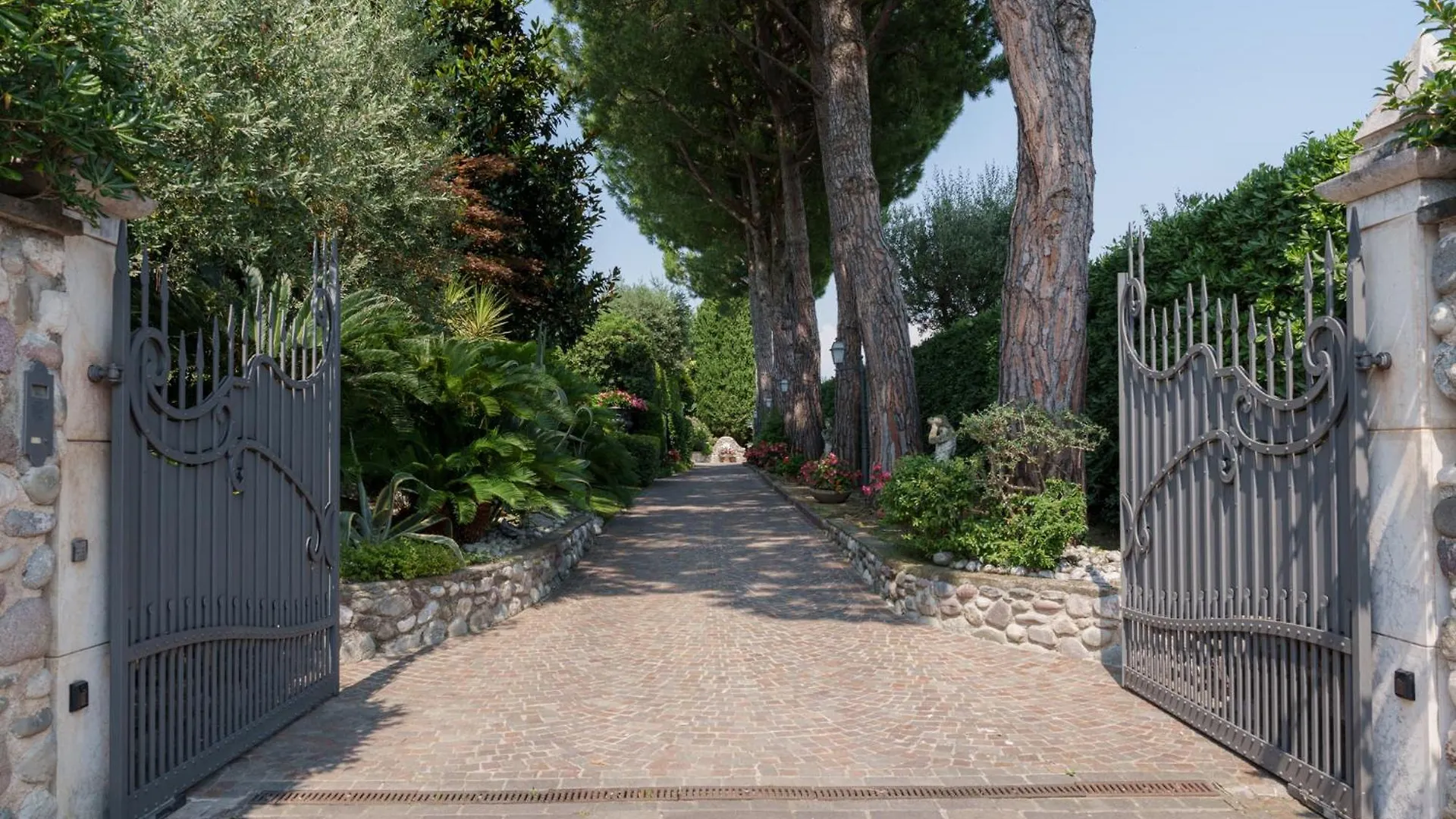 Villa Elena Moniga del Garda 0*,